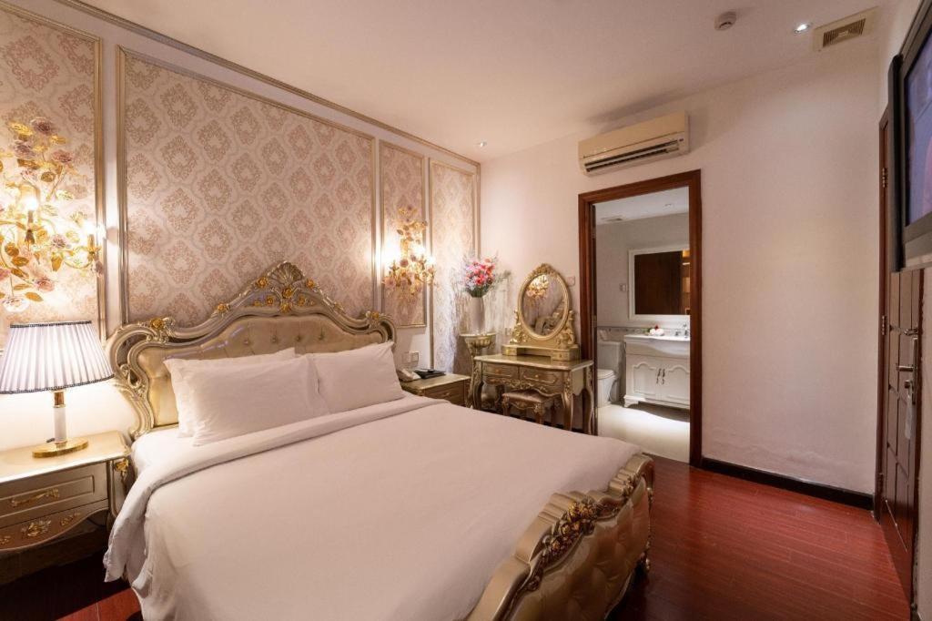 The White Hotel 8A Thai Van Lung Ho Chi Minh City Exterior photo