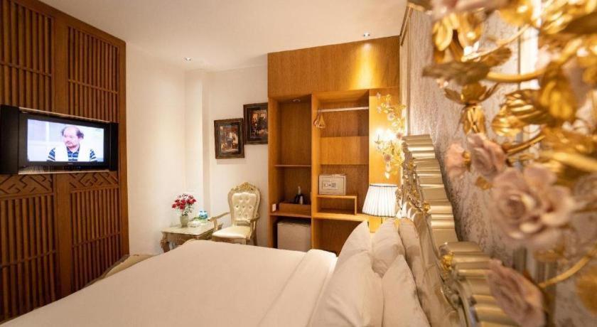The White Hotel 8A Thai Van Lung Ho Chi Minh City Exterior photo